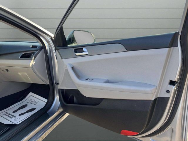 2015 Hyundai Sonata 4dr Sedan 2.4L SE - 22940464 - 17