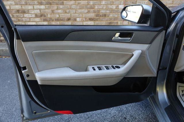 2015 Hyundai Sonata SE - 23059171 - 11