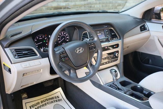2015 Hyundai Sonata SE - 23059171 - 12