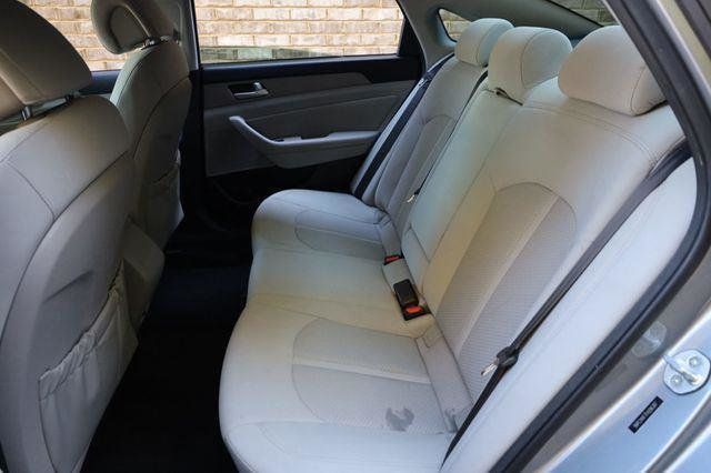 2015 Hyundai Sonata SE - 23059171 - 17
