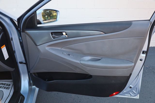 2015 Hyundai Sonata Hybrid 4dr Sedan Limited - 22935965 - 26