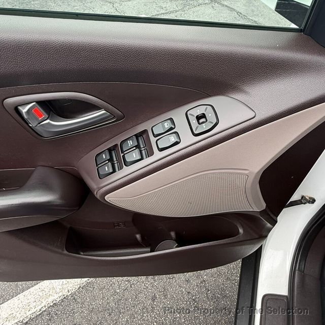 2015 Hyundai Tucson AWD GLS w/traction control, streaming bluetooth audio - 23001775 - 19