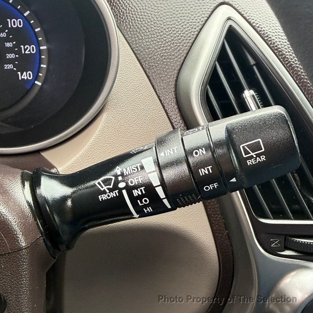 2015 Hyundai Tucson AWD GLS w/traction control, streaming bluetooth audio - 23001775 - 29