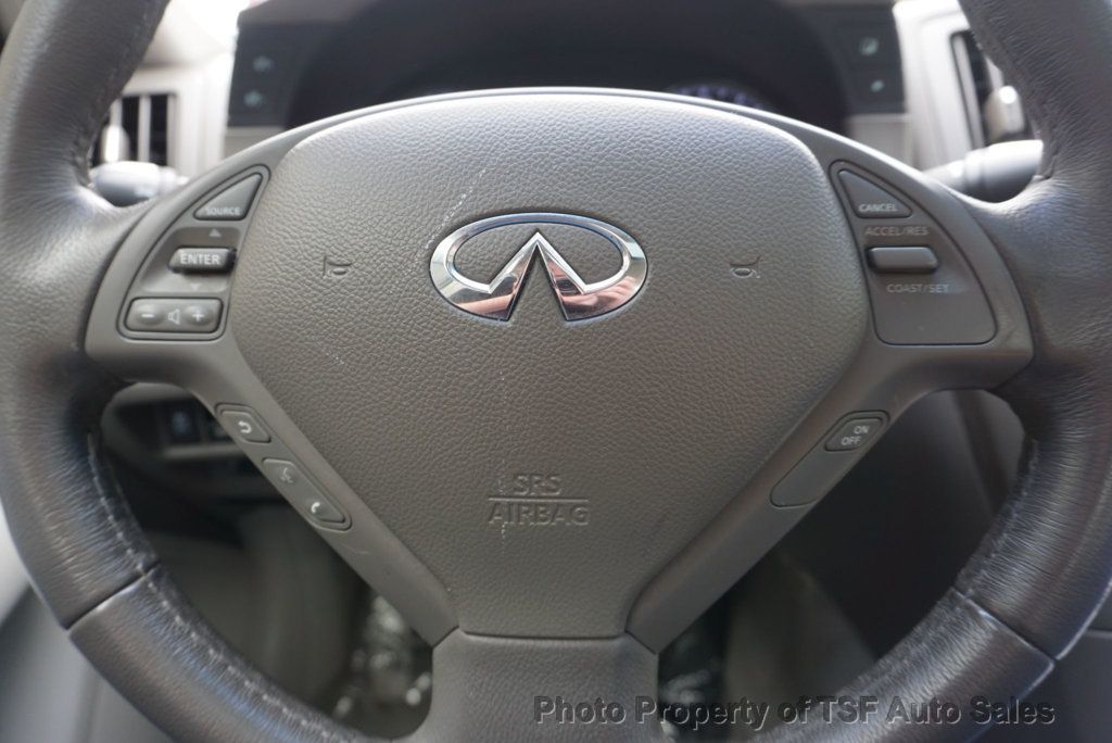 2015 Infiniti Q40 photo 26