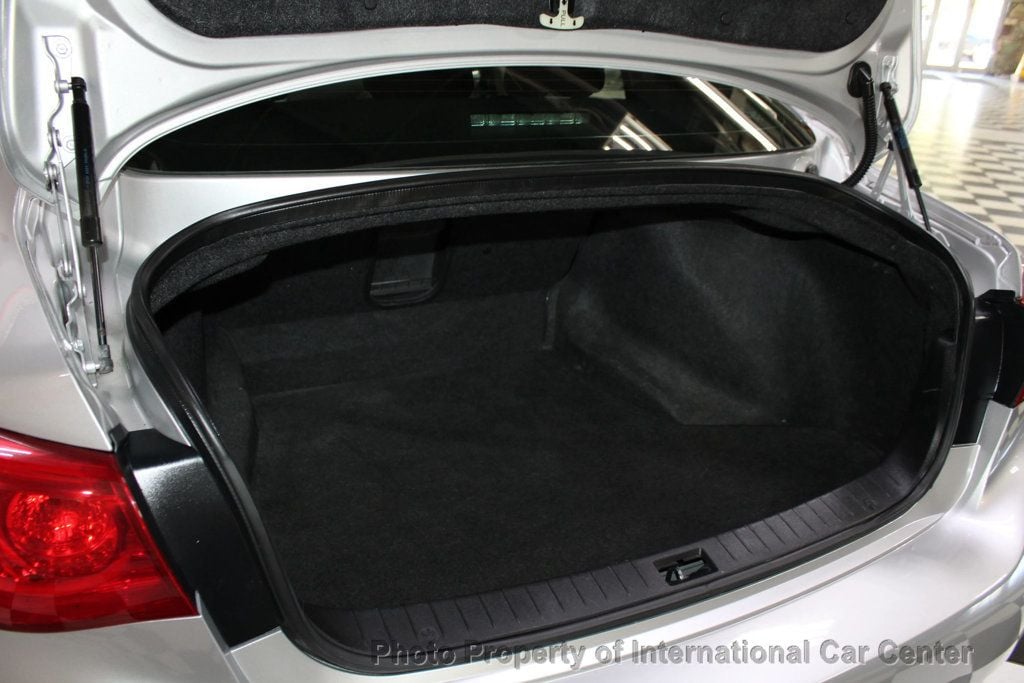 2015 Infiniti Q50 photo 29
