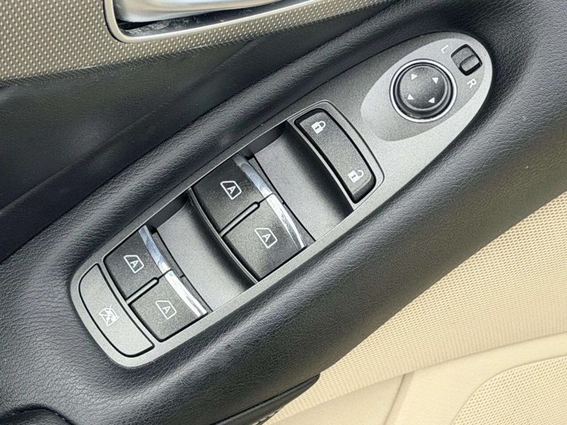 2015 INFINITI Q50 4dr Sedan Premium AWD - 23011256 - 11