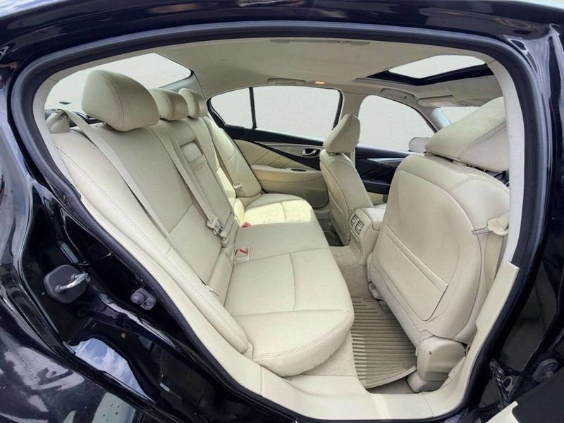 2015 INFINITI Q50 4dr Sedan Premium AWD - 23011256 - 20