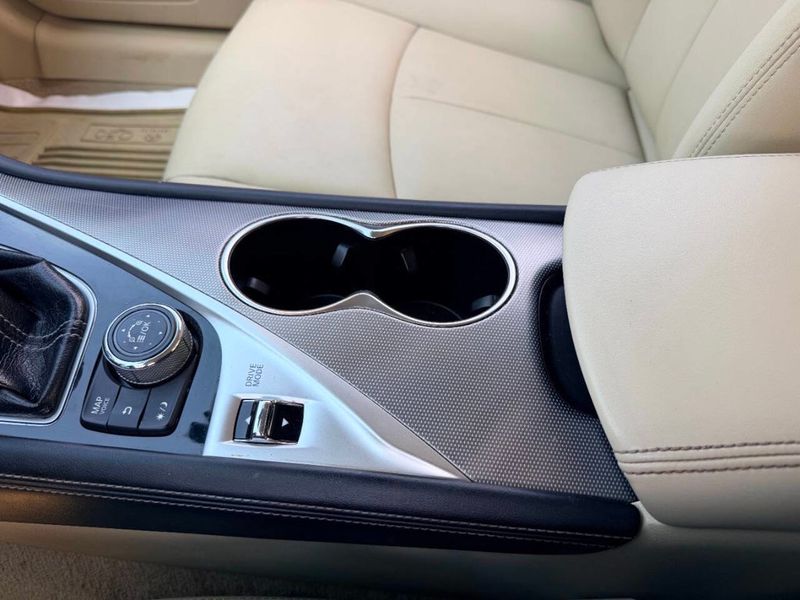 2015 INFINITI Q50 4dr Sedan Premium AWD - 23011256 - 36