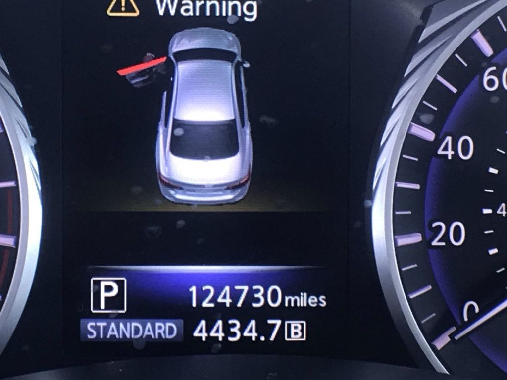 2015 Infiniti Q50 photo 13
