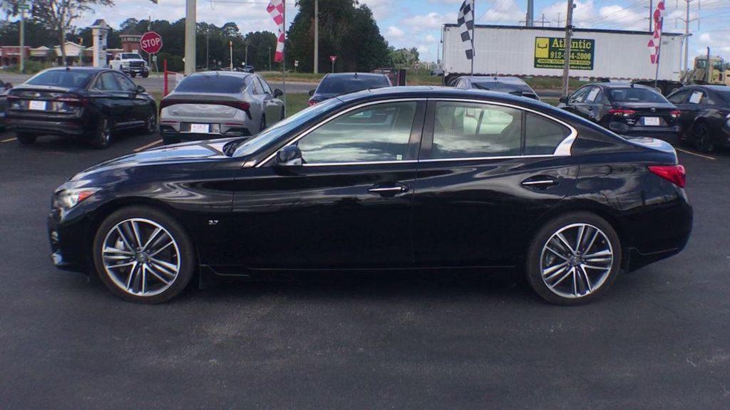 2015 Infiniti Q50 photo 4