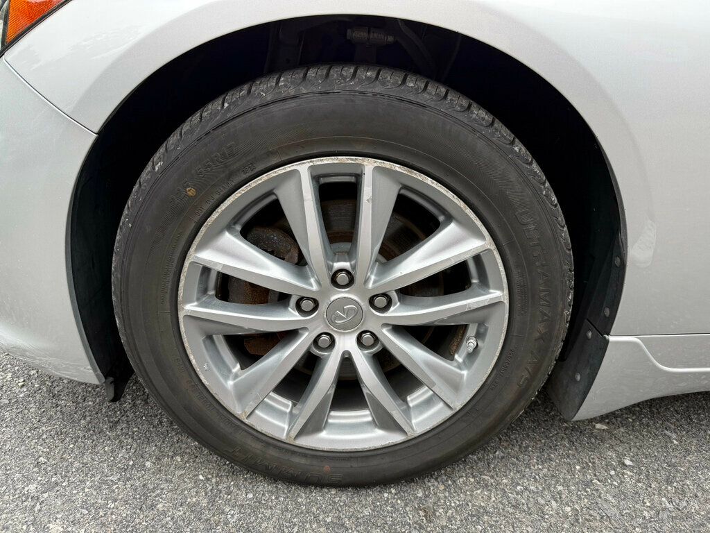 2015 Infiniti Q50 photo 12