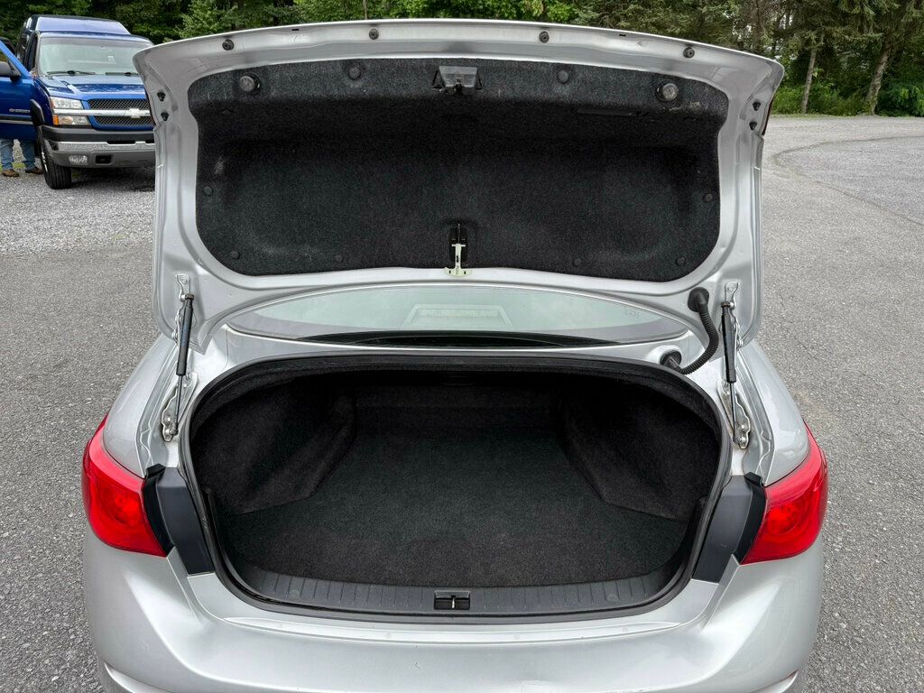 2015 Infiniti Q50 photo 13