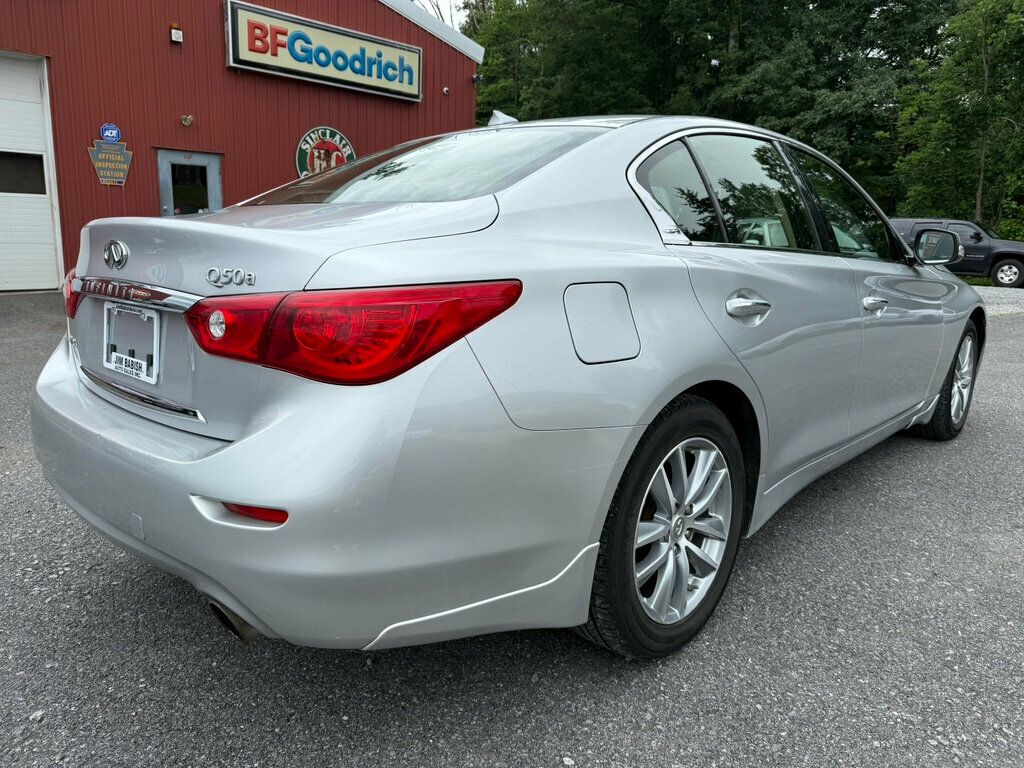 2015 Infiniti Q50 photo 3