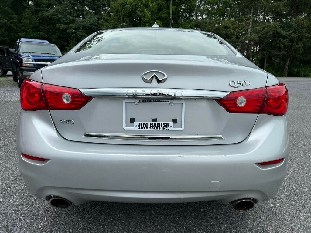 2015 Infiniti Q50 photo 4