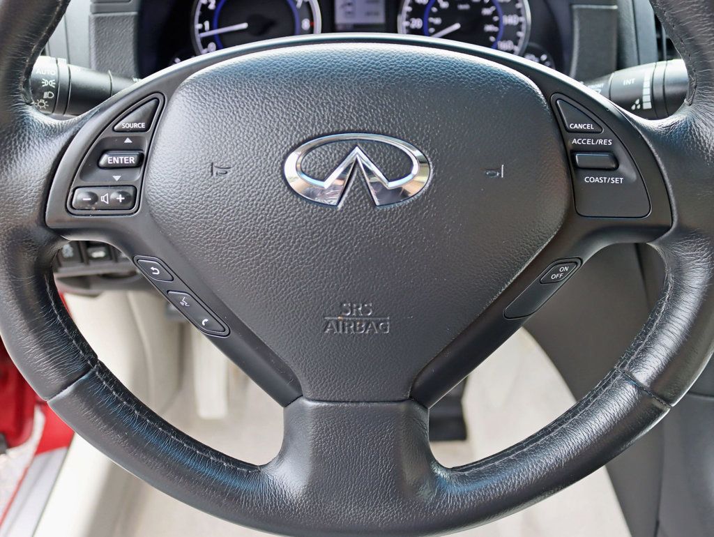 2015 Infiniti Q60 Coupe photo 13