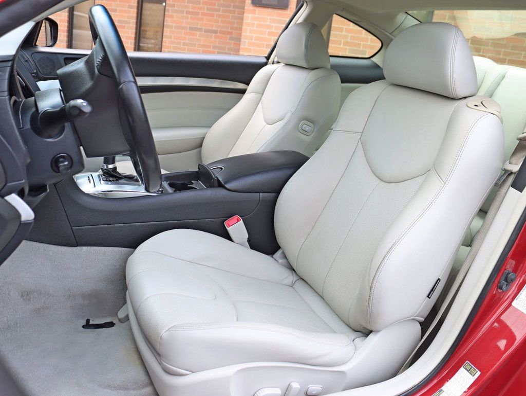 2015 Infiniti Q60 Coupe photo 18