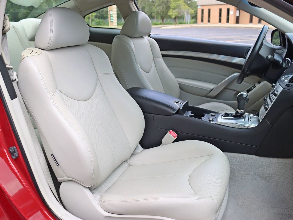 2015 Infiniti Q60 Coupe photo 19