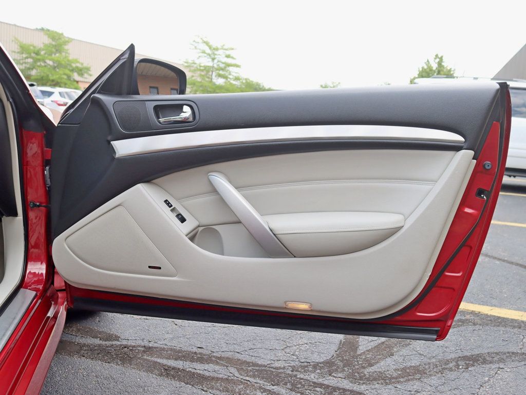 2015 Infiniti Q60 Coupe photo 24