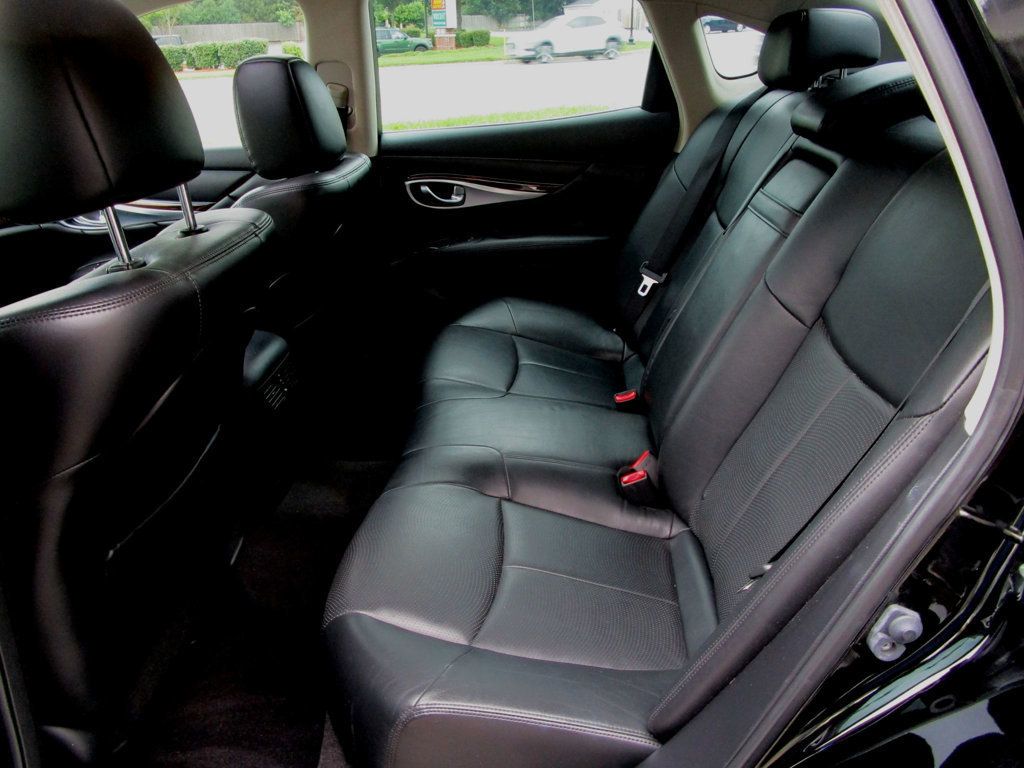 2015 INFINITI Q70 3.7 AWD 4dr Sedan - 23066417 - 15