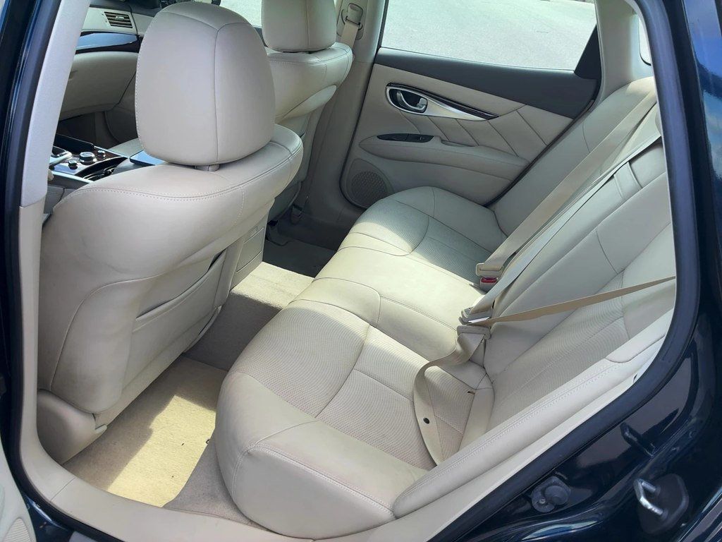 2015 Infiniti Q70 3.7 AWD photo 10