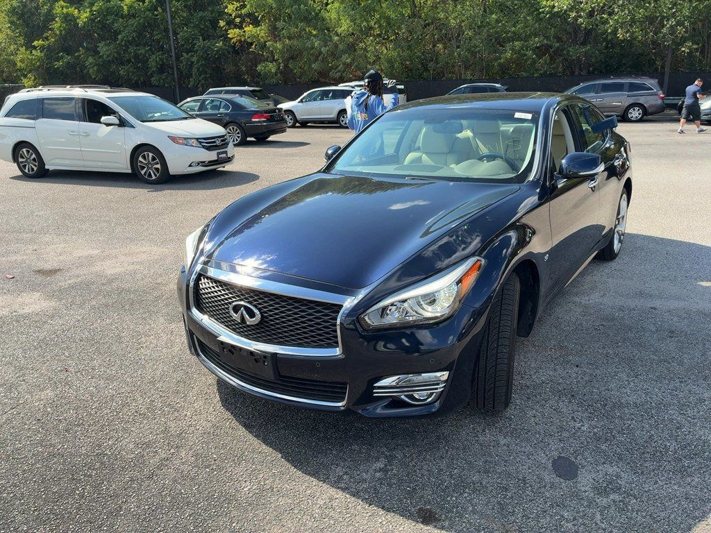 2015 Infiniti Q70 3.7 AWD photo 2