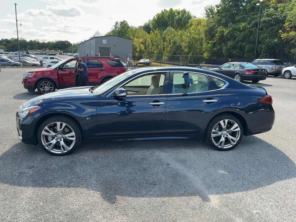 2015 Infiniti Q70 3.7 AWD photo 4