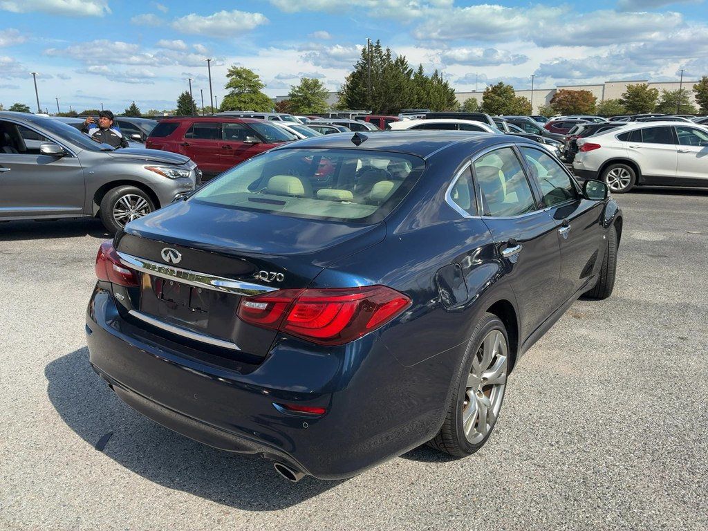 2015 Infiniti Q70 3.7 AWD photo 5