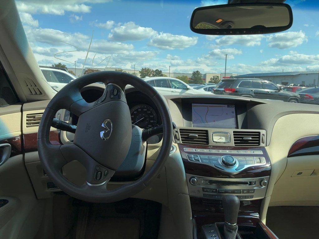 2015 Infiniti Q70 3.7 AWD photo 8