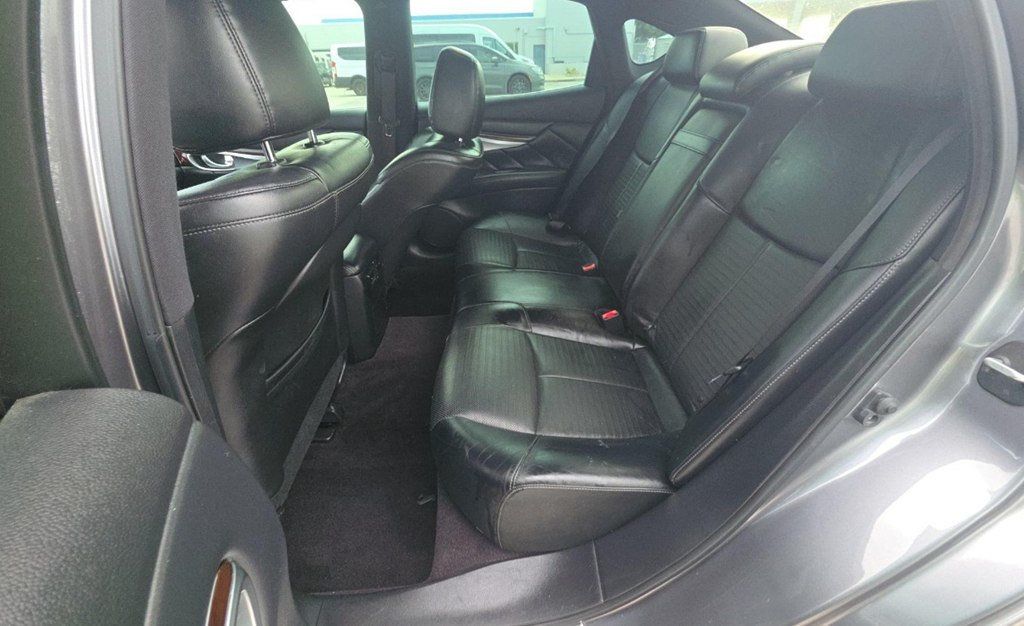 2015 INFINITI Q70 3.7 RWD 4dr Sedan - 23045286 - 11