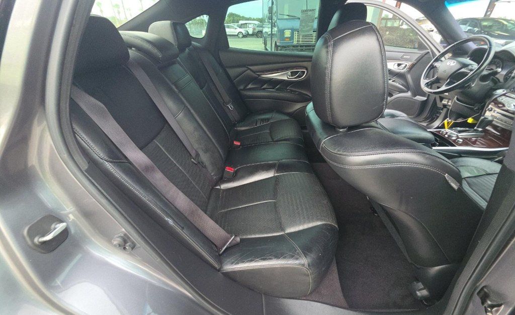 2015 INFINITI Q70 3.7 RWD 4dr Sedan - 23045286 - 12