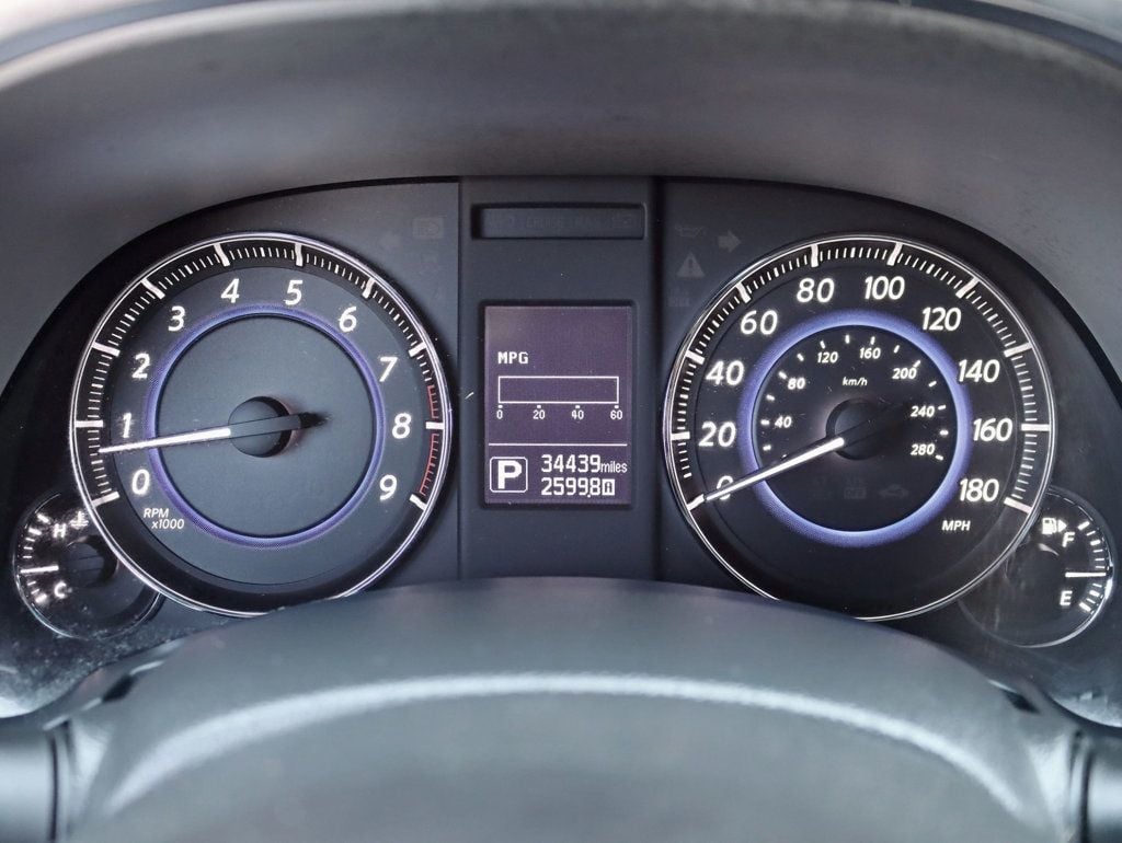 2015 Infiniti QX70 photo 14