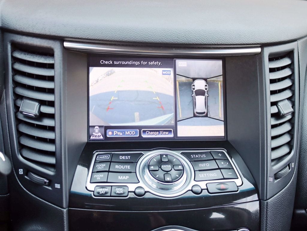 2015 Infiniti QX70 photo 17