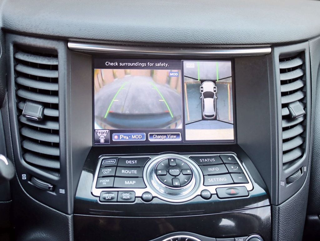 2015 Infiniti QX70 photo 18