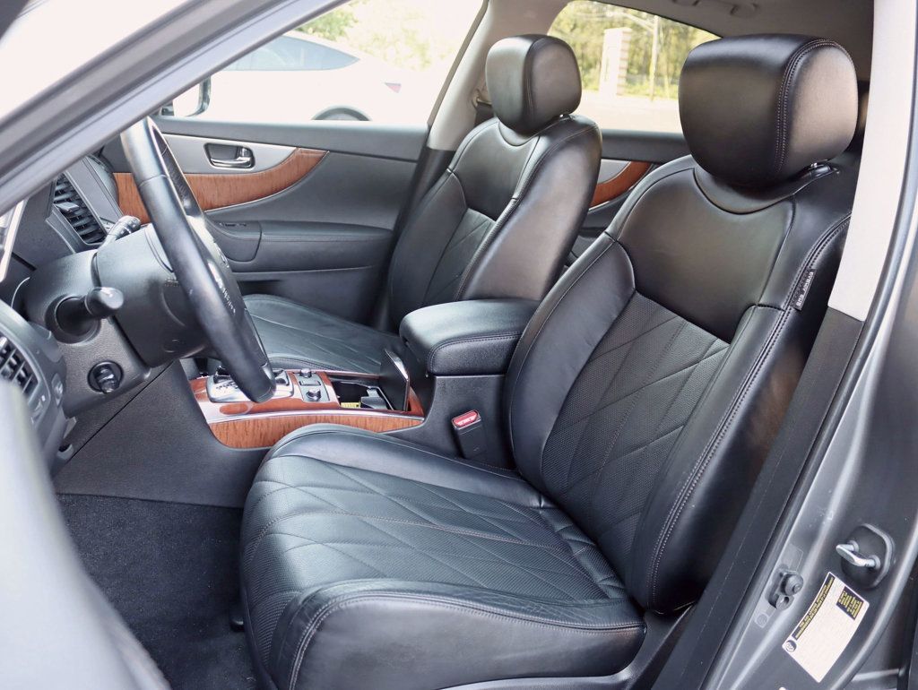 2015 Infiniti QX70 photo 23