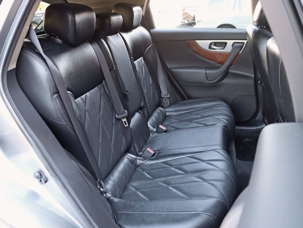 2015 Infiniti QX70 photo 26