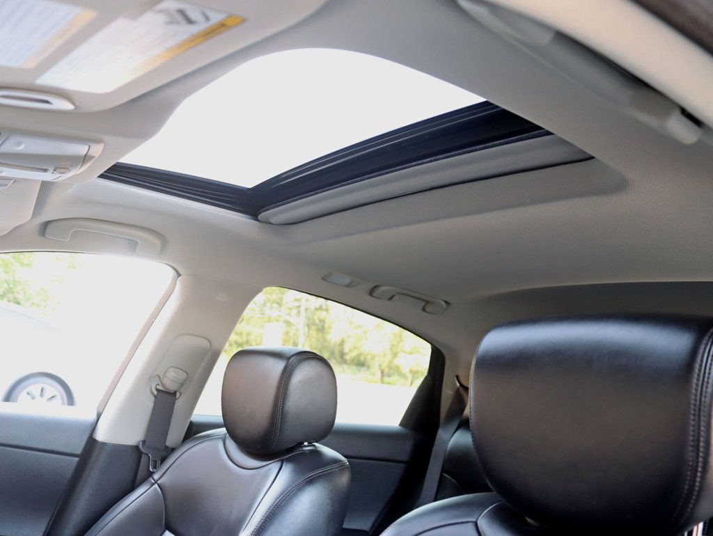 2015 Infiniti QX70 photo 27