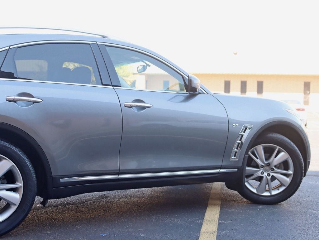 2015 Infiniti QX70 photo 4