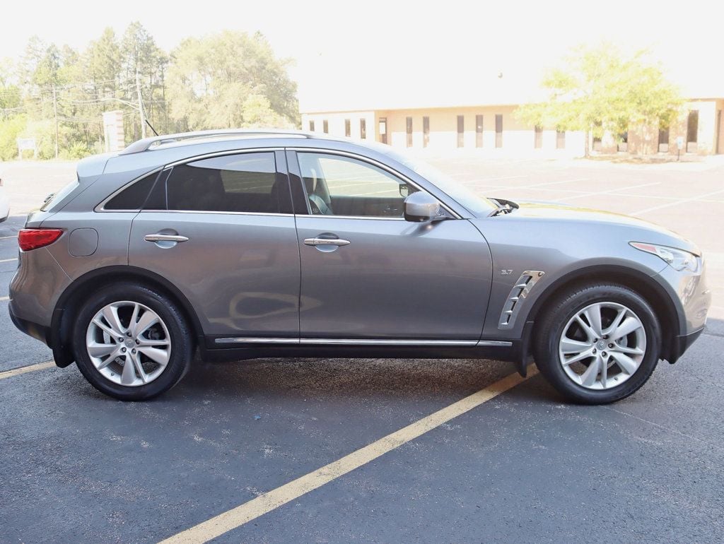 2015 Infiniti QX70 photo 8