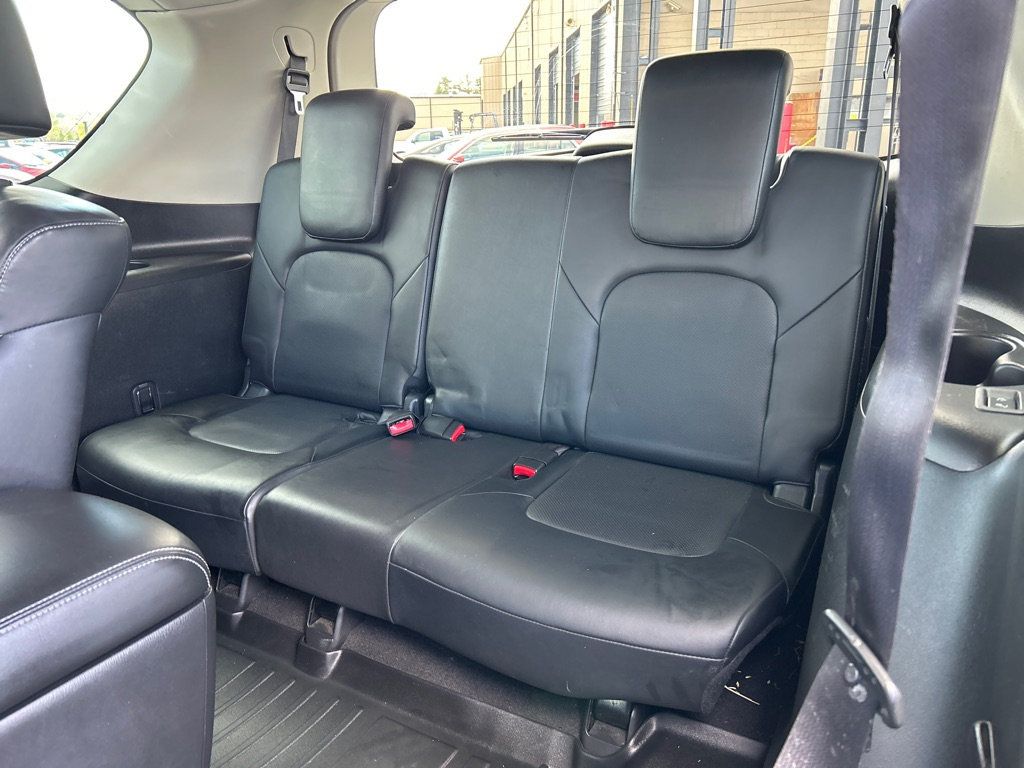 2015 Infiniti QX80 photo 3