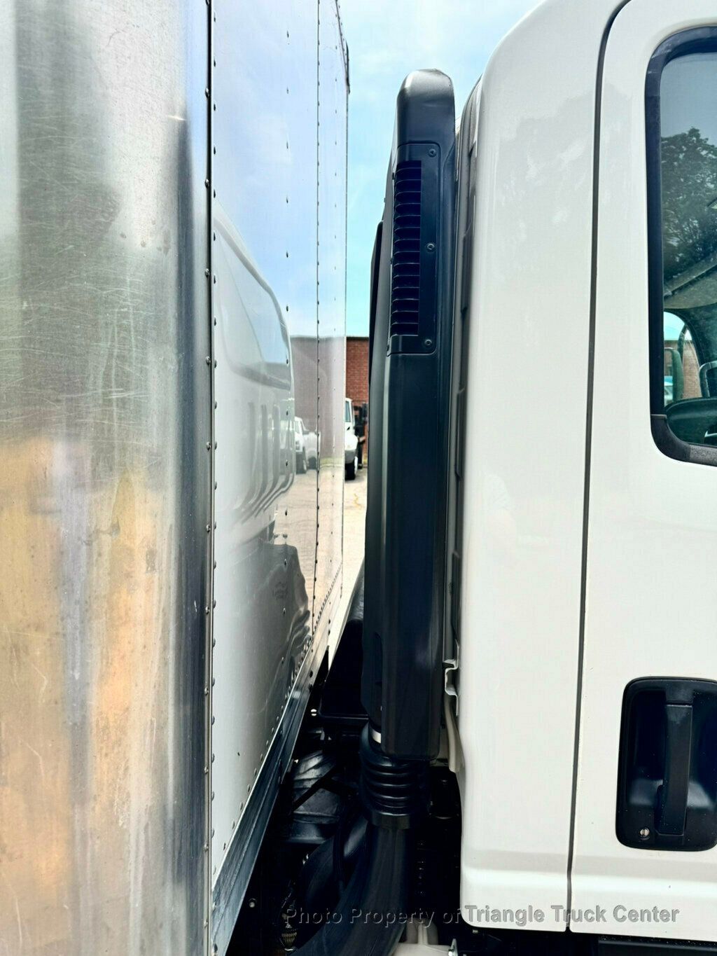 2015 Isuzu NPR BOX TRUCK JUST 34k MILES! GAS ENGINE! LIFT GATE! FINANCE OR LEASE! - 23002310 - 15