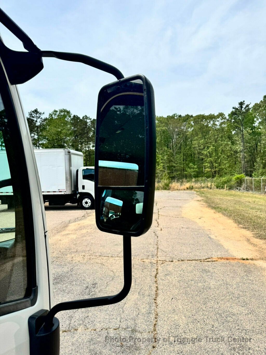 2015 Isuzu NPR BOX TRUCK JUST 34k MILES! GAS ENGINE! LIFT GATE! FINANCE OR LEASE! - 23002310 - 17