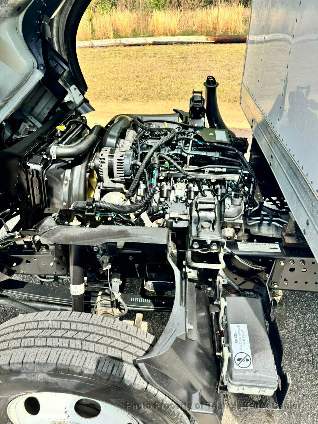 2015 Isuzu NPR BOX TRUCK JUST 34k MILES! GAS ENGINE! LIFT GATE! FINANCE OR LEASE! - 23002310 - 30