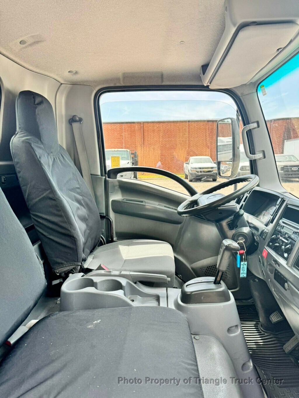 2015 Isuzu NPR BOX TRUCK JUST 34k MILES! GAS ENGINE! LIFT GATE! FINANCE OR LEASE! - 23002310 - 41