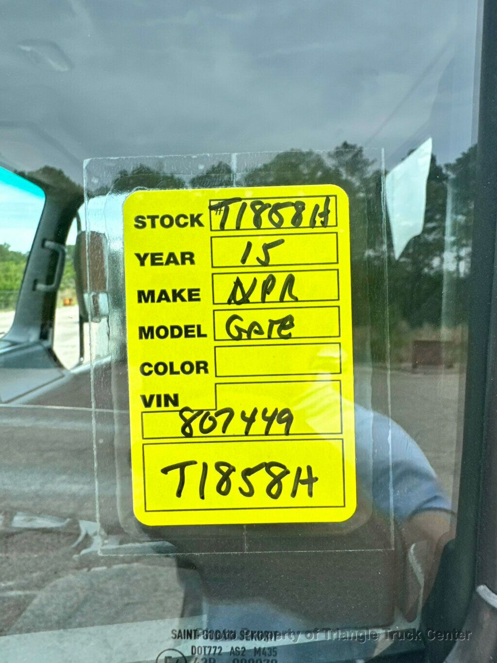 2015 Isuzu NPR BOX TRUCK JUST 34k MILES! GAS ENGINE! LIFT GATE! FINANCE OR LEASE! - 23002310 - 59