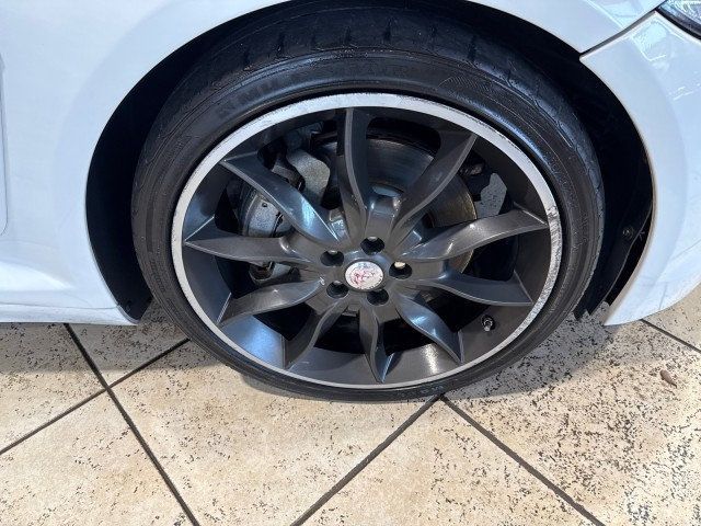 2015 Jaguar XF 4dr Sedan V6 Sport RWD - 22945836 - 9