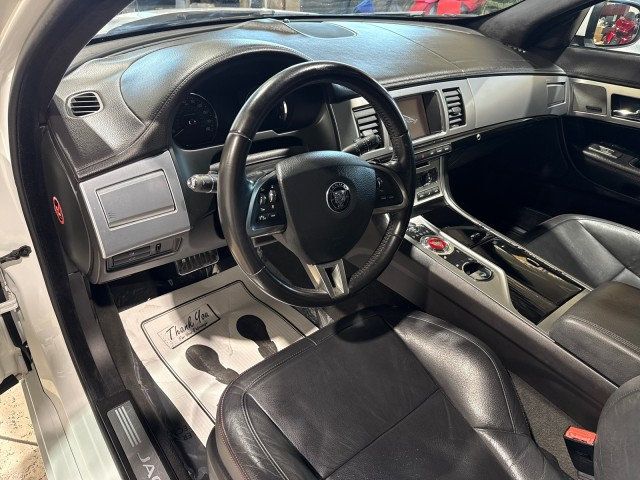 2015 Jaguar XF 4dr Sedan V6 Sport RWD - 22945836 - 13