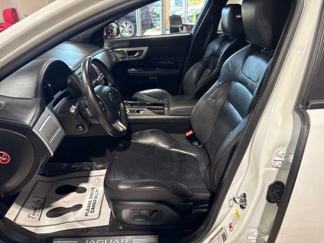 2015 Jaguar XF 4dr Sedan V6 Sport RWD - 22945836 - 14