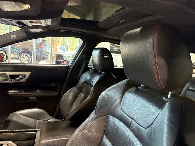 2015 Jaguar XF 4dr Sedan V6 Sport RWD - 22945836 - 15