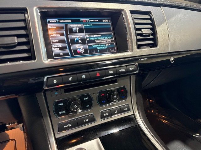 2015 Jaguar XF 4dr Sedan V6 Sport RWD - 22945836 - 16