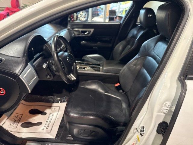 2015 Jaguar XF 4dr Sedan V6 Sport RWD - 22945836 - 18